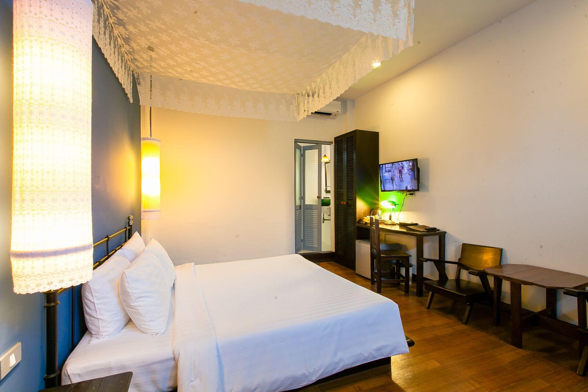 The Memory At On On Hotel Phuket Exterior photo