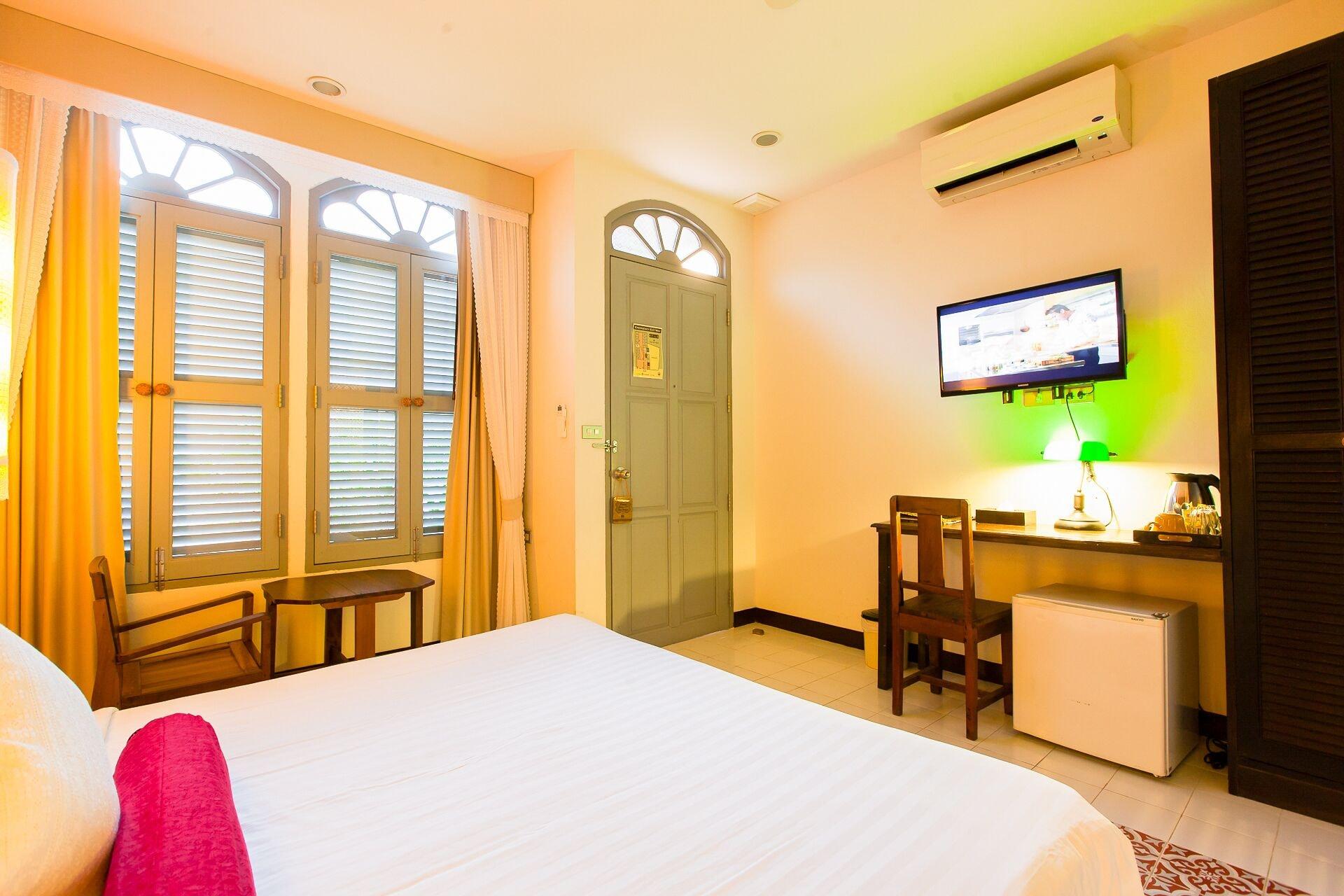 The Memory At On On Hotel Phuket Exterior photo
