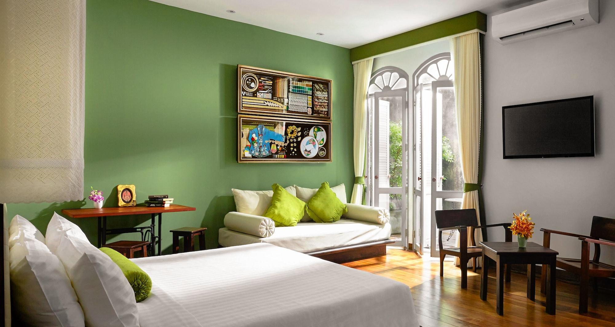 The Memory At On On Hotel Phuket Exterior photo