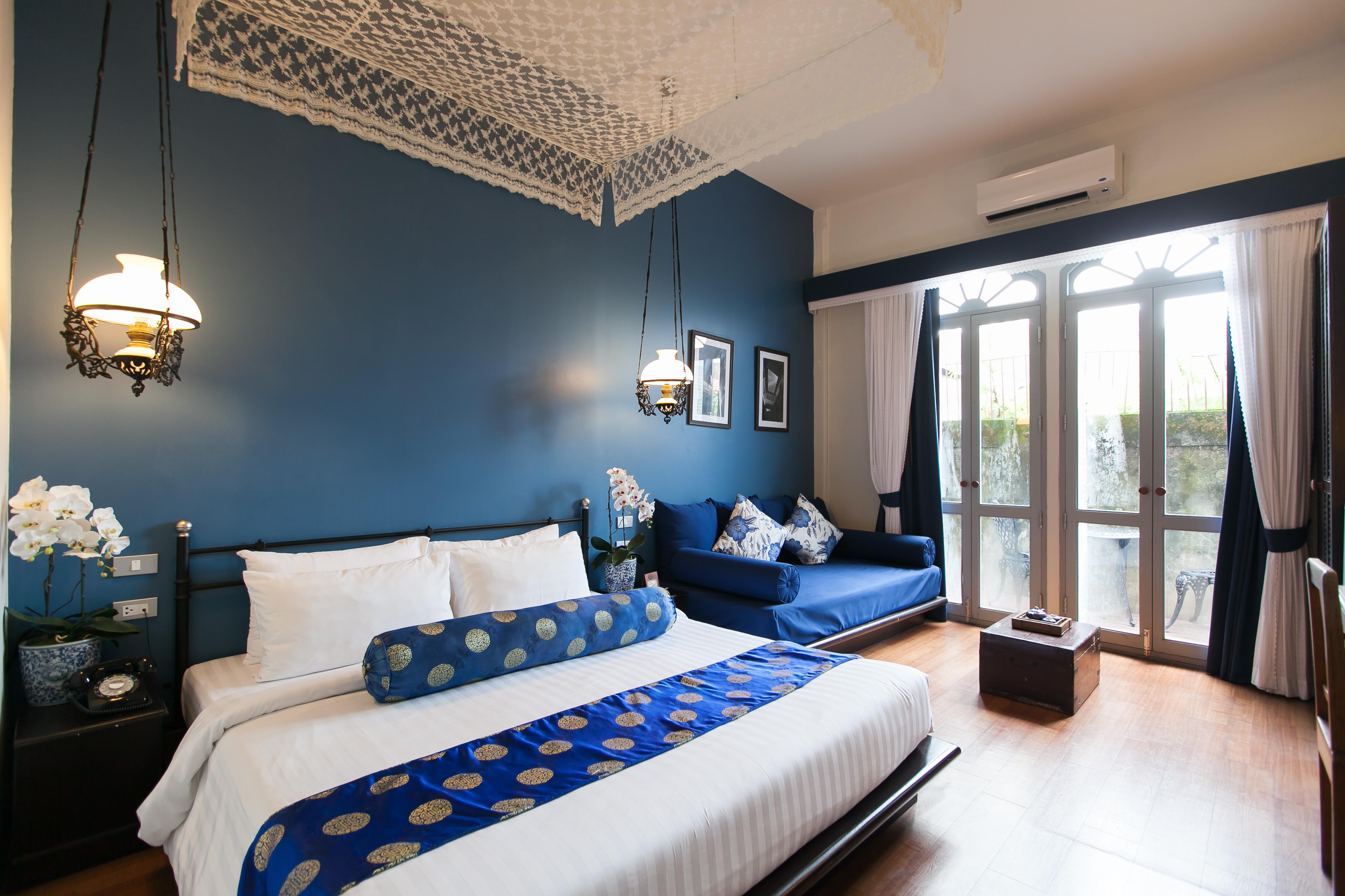 The Memory At On On Hotel Phuket Exterior photo