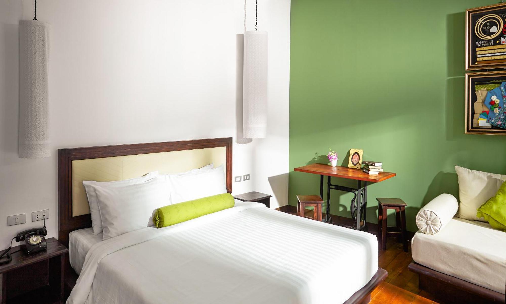 The Memory At On On Hotel Phuket Room photo