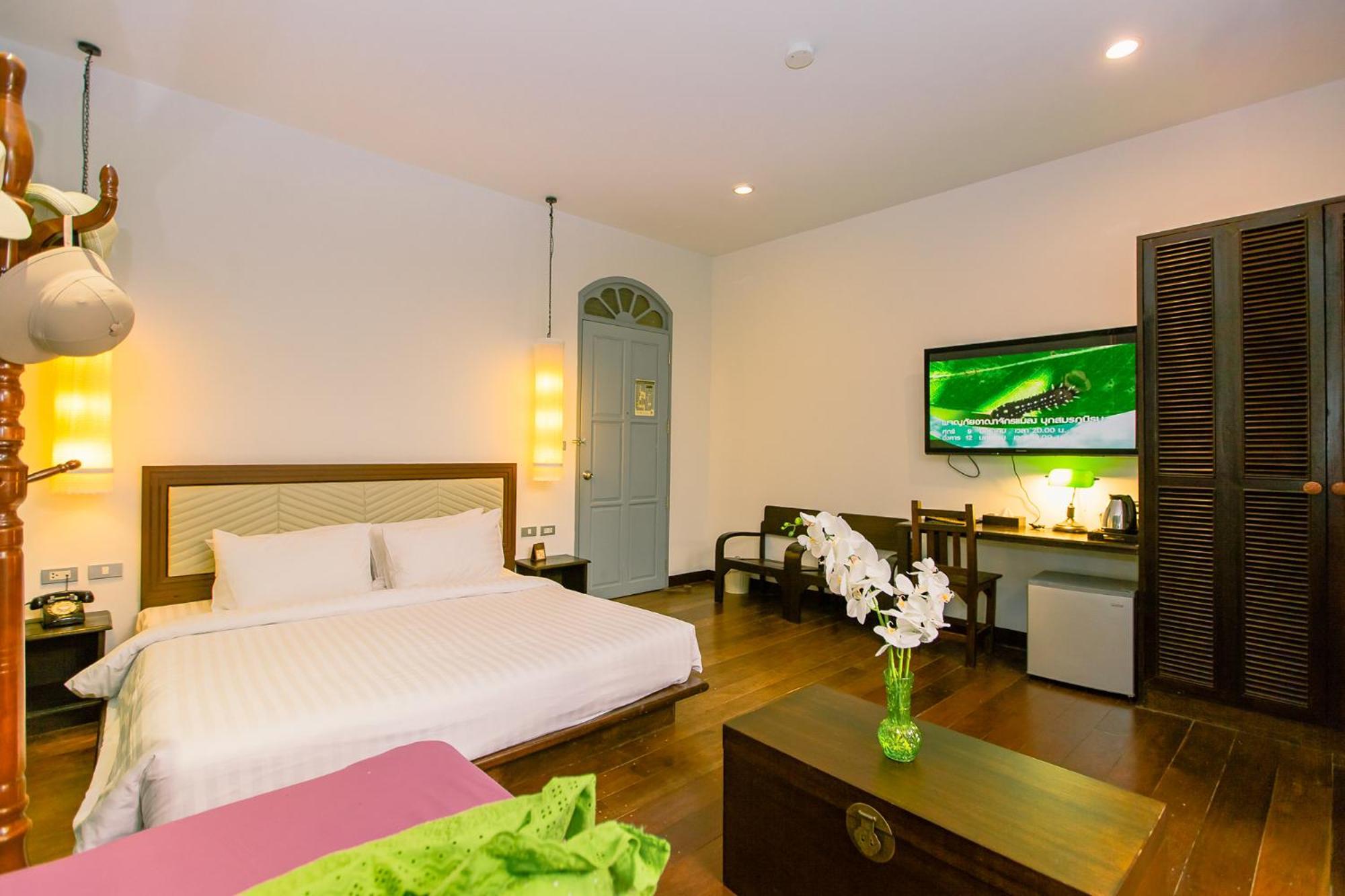 The Memory At On On Hotel Phuket Room photo